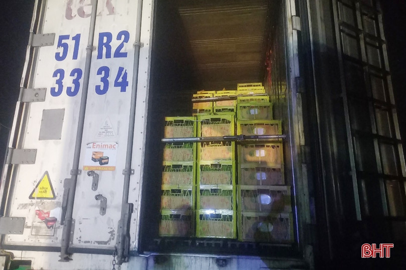 Cháy xe đầu kéo chở hoa quả trên đường tránh TP Hà Tĩnh