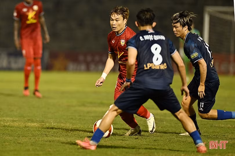 Hồng Lĩnh Hà Tĩnh giành chiến thắng đầu tiên trong năm mới