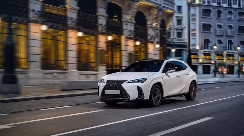 Lexus UX 2025: Mạnh mẽ hơn, tăng giá bán