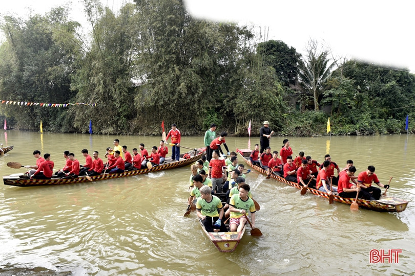 Tưng bừng lễ hội đua thuyền trên sông Minh
