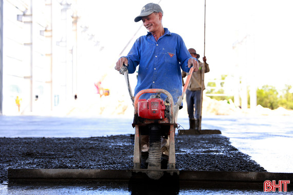 Nhà máy gia công cơ khí Quang Uy tăng tốc thi công dịp Tết