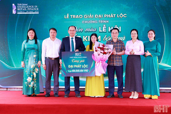 Nữ khách hàng Hà Tĩnh trúng sổ tiết kiệm hơn 686 triệu đồng của BIDV