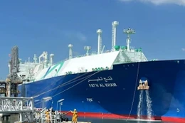 Vượt eo biển Hormuz: Tàu chở 63.000 tấn LNG về Việt Nam an toàn