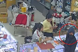 Vờ mua điện thoại rồi cầm iPhone 17 bỏ chạy