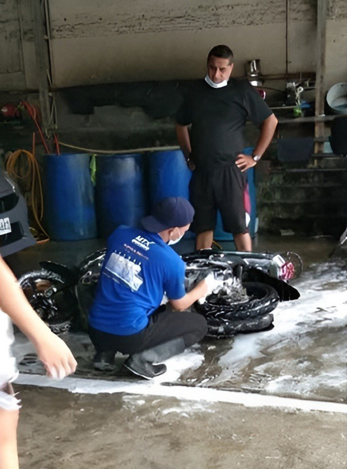 Chủ ngán ngẩm khi thấy nhân viên mới rửa xe