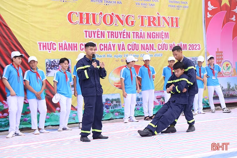 Trang bị kỹ năng chữa cháy, thoát hiểm cho học sinh, giáo viên
