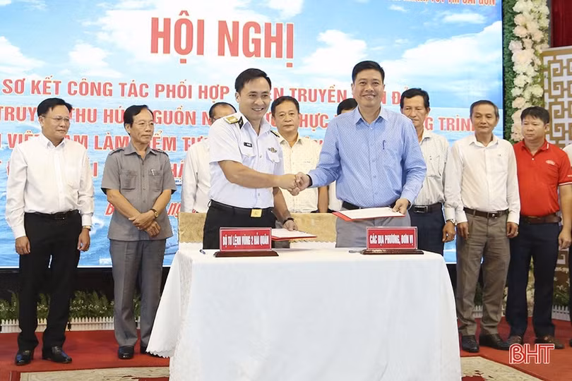 Hơn 1.200 đại biểu thăm quân, dân trên các đảo thuộc Quần đảo Trường Sa, Nhà giàn DK1