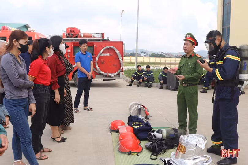 Trang bị kỹ năng chữa cháy, thoát hiểm cho học sinh, giáo viên
