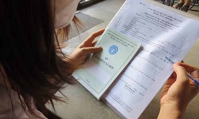 Không yêu cầu nộp, xuất trình sổ hộ khẩu, sổ tạm trú khi làm thủ tục bảo hiểm xã hội