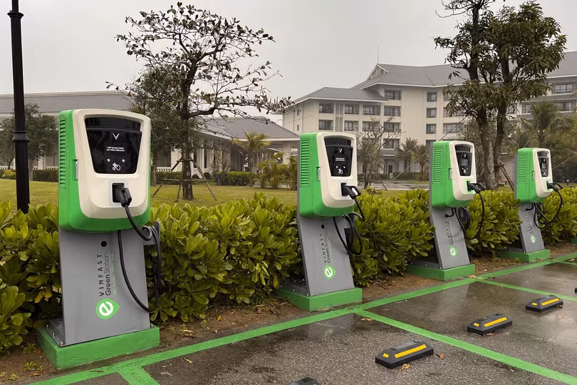 Sạc xe điện ngoài trời mưa có an toàn không?