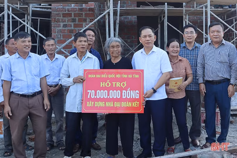 Đoàn ĐBQH Hà Tĩnh kết nối, hỗ trợ xây dựng nhà đại đoàn kết
