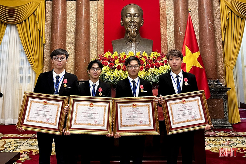 Đinh Cao Sơn được trao tặng Huân chương Lao động hạng Nhì