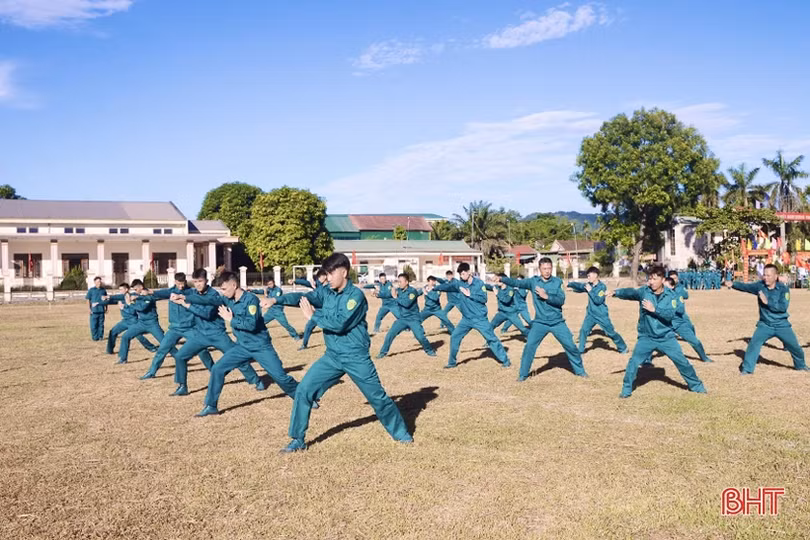 Sôi nổi phong trào thi đua quyết thắng trong lực lượng vũ trang 