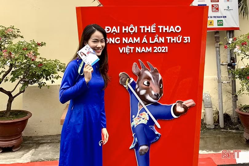 Đạt thủ khoa đầu ra, cô gái quê Hà Tĩnh giành học bổng du học Anh