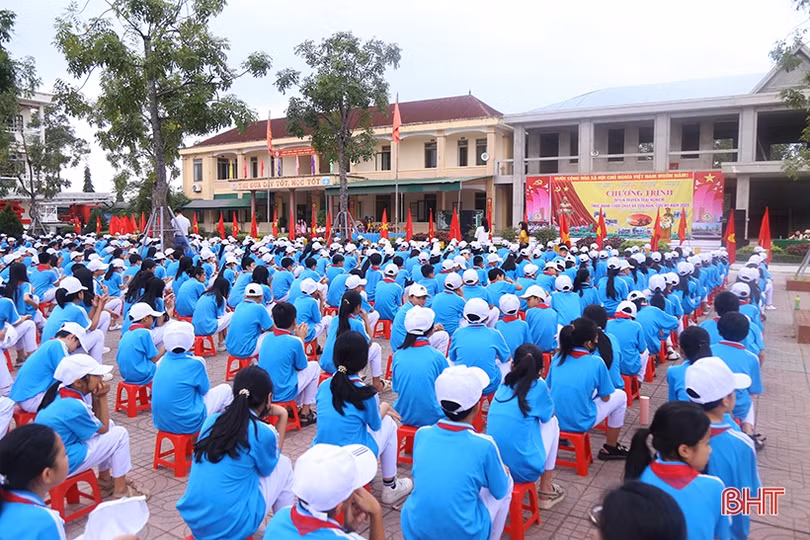 Trang bị kỹ năng chữa cháy, thoát hiểm cho học sinh, giáo viên