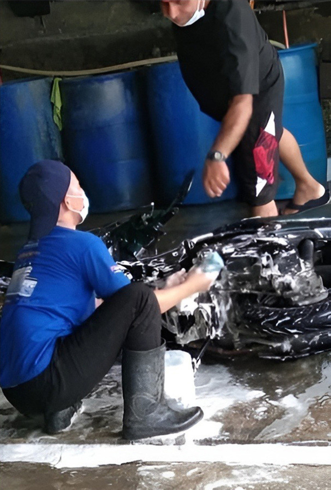 Chủ ngán ngẩm khi thấy nhân viên mới rửa xe