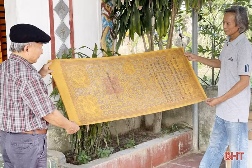 Báu vật vua ban trong tráp gỗ hơn 100 năm ở Hà Tĩnh