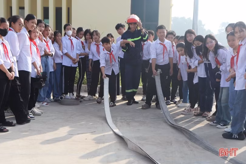 Trang bị kỹ năng chữa cháy, thoát hiểm cho học sinh, giáo viên