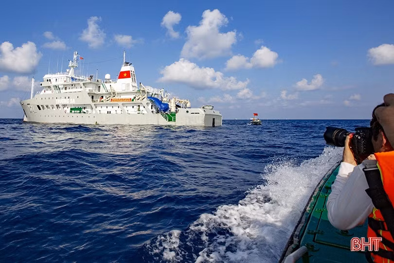 Những đợt sóng Trường Sa