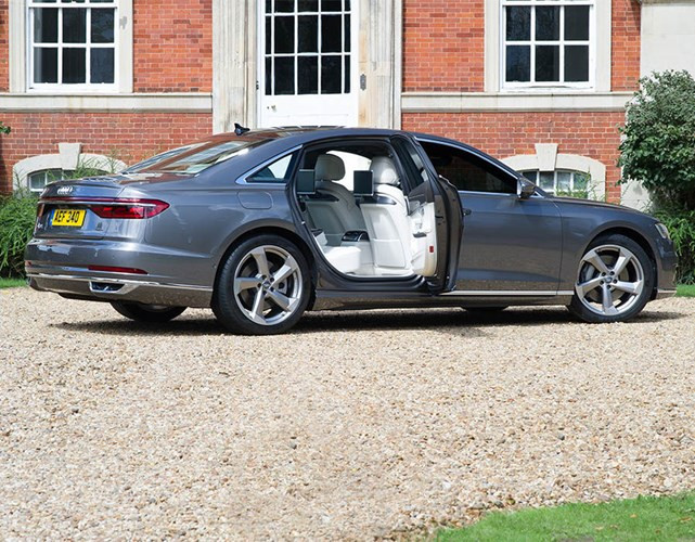 audi a8 2018 chinh thuc ra mat chot gia 2 3 ty dong
