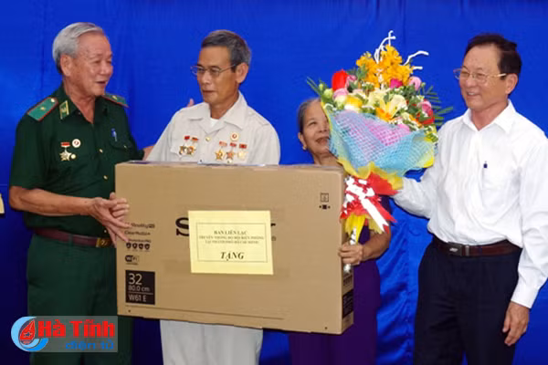 ban giao nha dong doi cho cuu linh bien phong co hoan canh kho khan