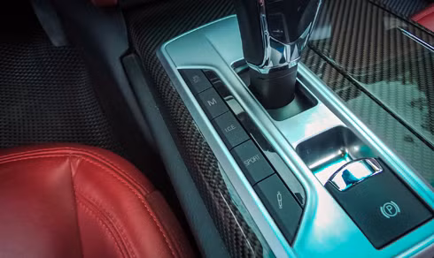 maserati quattroporte sieu xe duong pho gia 6 ty dong