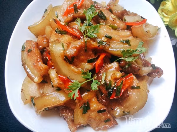 mon thit ba chi xao chua ngot nhe nhang cho bua com ngay mua