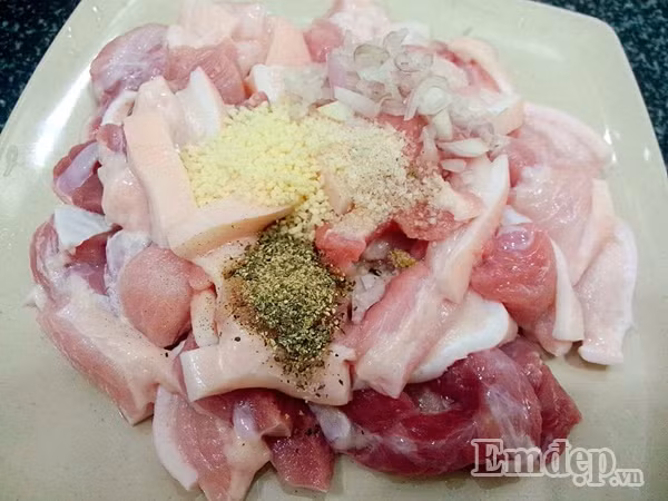 mon thit ba chi xao chua ngot nhe nhang cho bua com ngay mua