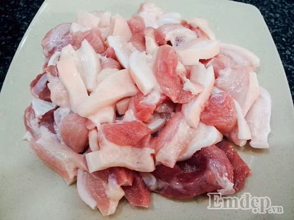 mon thit ba chi xao chua ngot nhe nhang cho bua com ngay mua