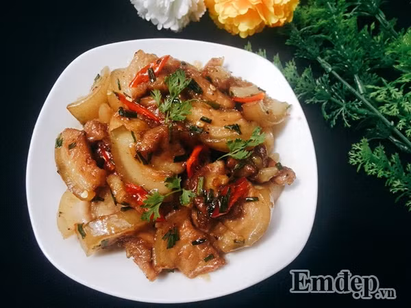 mon thit ba chi xao chua ngot nhe nhang cho bua com ngay mua