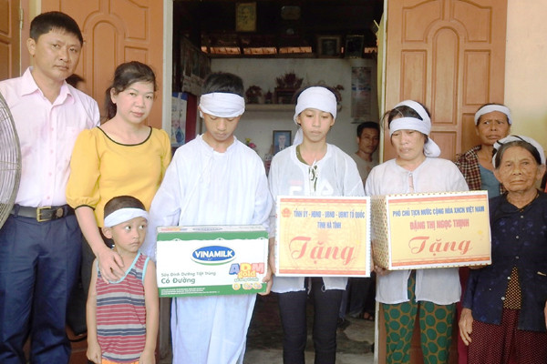 vinamilk dem sua den voi tre em vung anh huong mua bao