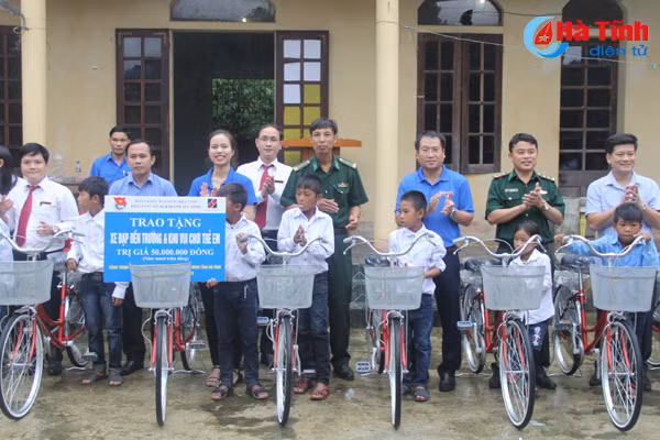 thap sang uoc mo tre em dan toc chut