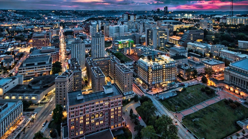 Oakland, California, Mỹ (tăng trưởng 102%). Là cảng lớn thứ 4 của Mỹ, Oakland gắn với lịch sử của ngành hàng hải. Du khách có thể đến thăm quán bar Heinold"s First and Last Chance Saloon làm từ gỗ của một thuyền săn cá voi, ngắm hoa hồng khoe sắc ở Marcom Rose Garden. Ảnh: Youtube. 10 diem den dang hut khach du lich tren the gioi