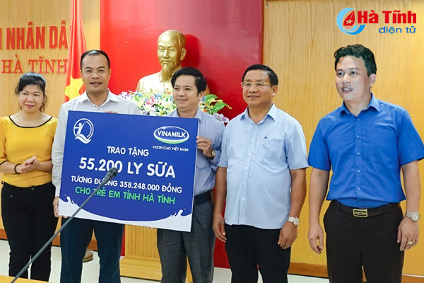 vinamilk dem sua den voi tre em vung anh huong mua bao