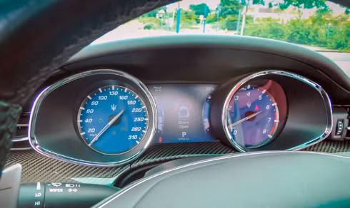 maserati quattroporte sieu xe duong pho gia 6 ty dong