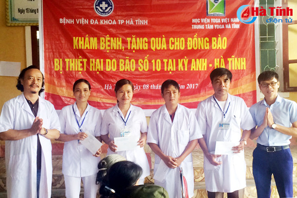 kham benh tang qua cho nguoi dan ky thuong bi thiet hai do mua bao