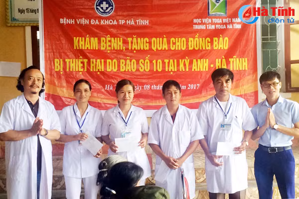 kham benh tang qua cho nguoi dan ky thuong bi thiet hai do mua bao