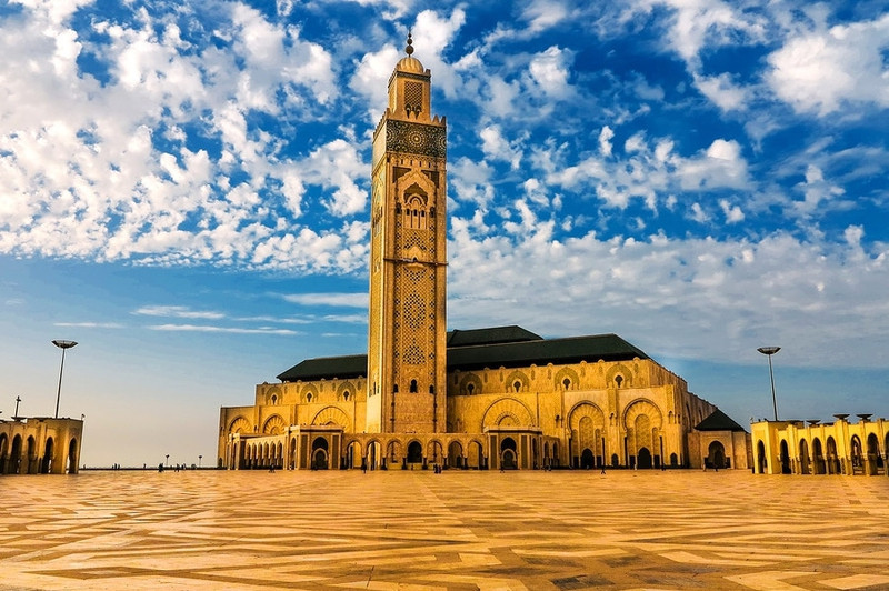 Casablanca, Morroco (tăng 147%): Cuộc sống ở Casablanca là sự pha trộn giữa truyền thống và hiện đại. Bên cạnh các tòa nhà cao tầng, thành phố còn có những công trình mang phong cách kiến trúc cổ. Ảnh: lonelyplanet. 10 diem den dang hut khach du lich tren the gioi