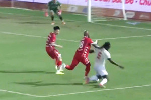 Cần xem xét lại công tác trọng tài trận Hồng Lĩnh Hà Tĩnh gặp Hải Phòng