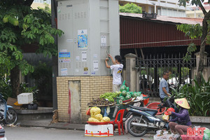 Thản nhiên buôn bán nơi “nguy hiểm chết người”