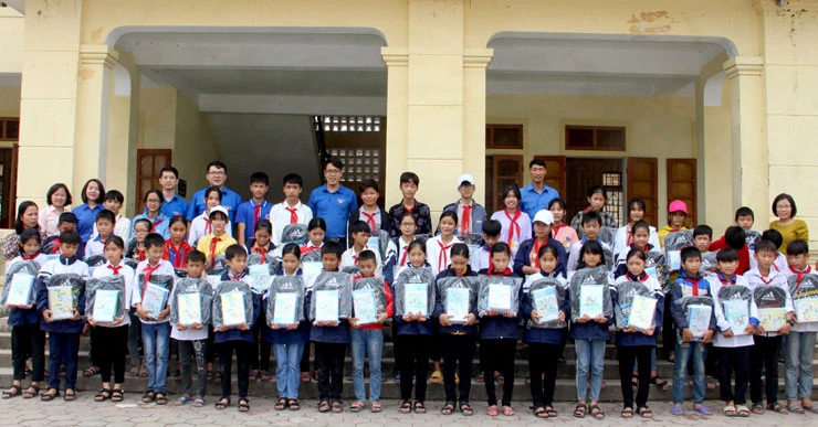 Không ngừng học tập nâng cao trình độ, đóng góp ý kiến cho sự phát triển KT-XH của địa phương