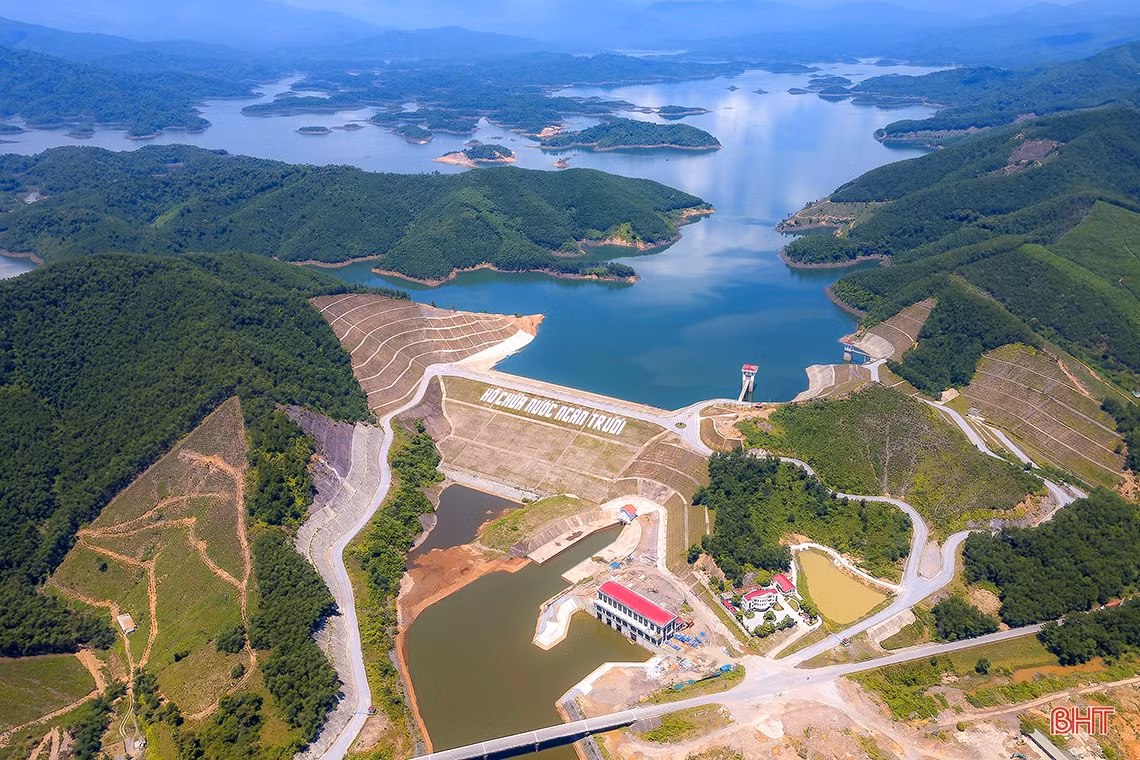 Những công trình trọng điểm ở Hà Tĩnh qua góc máy flycam