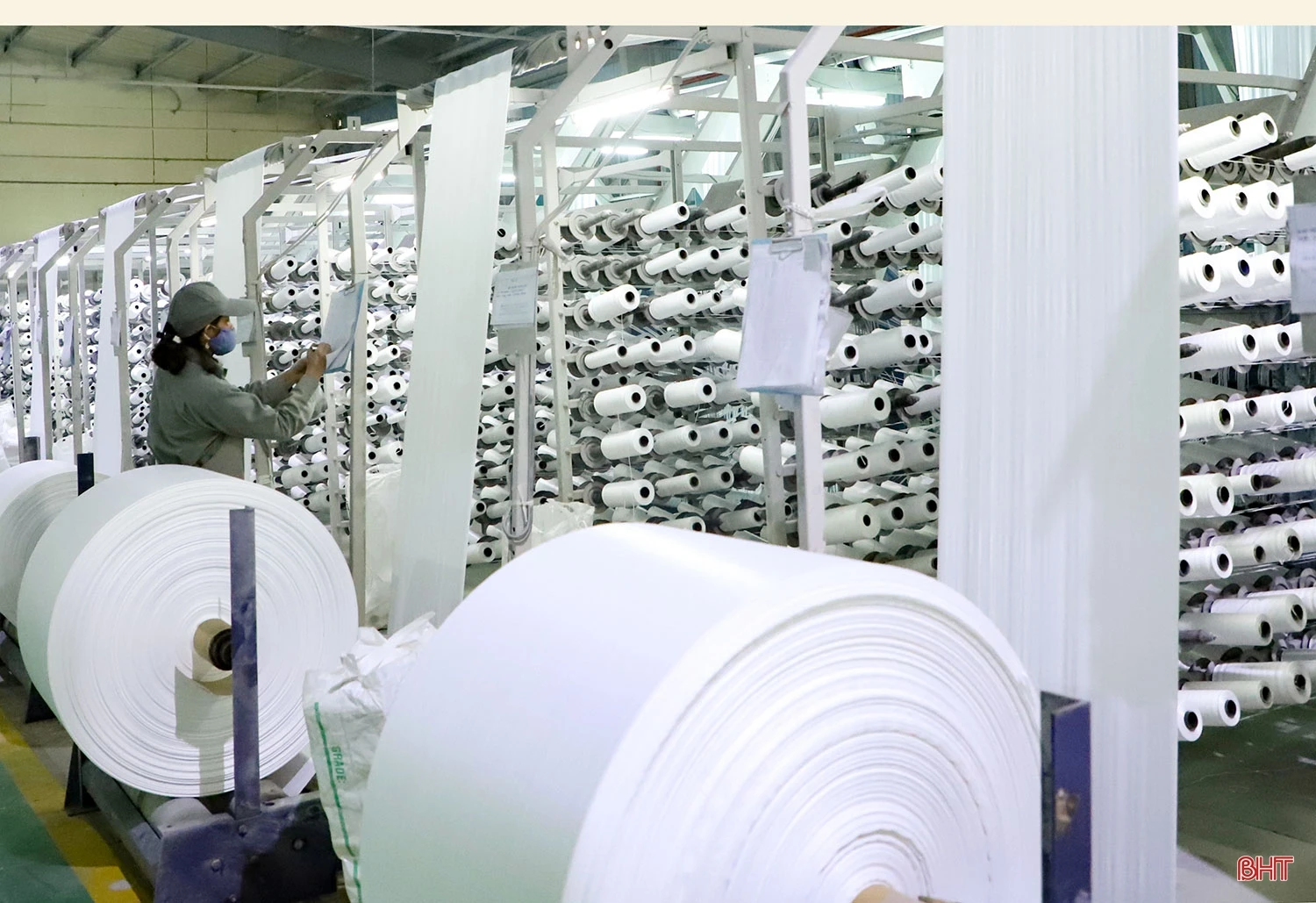 Đưa nghị quyết đại hội Đảng các cấp vào cuộc sống - “Quả ngọt” trong năm đầu gian khó (bài 2): Toàn Đảng, toàn dân đoàn kết phòng, chống dịch COVID-19