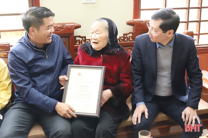 ...và cho cụ Bùi Thị Hòe (thôn 3, xã Sơn Giang).