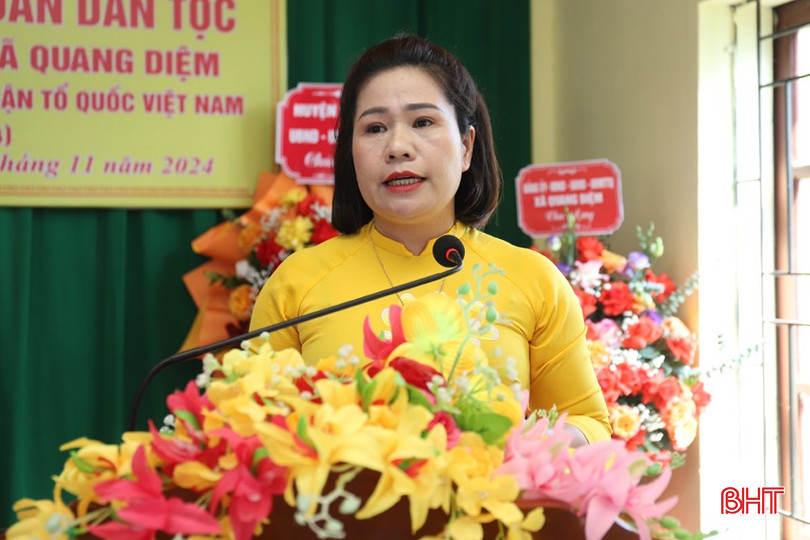 Bí thư Chi bộ thôn Sông Con ôn lại truyền thống 94 năm Ngày Đại đoàn kết dân tộc.