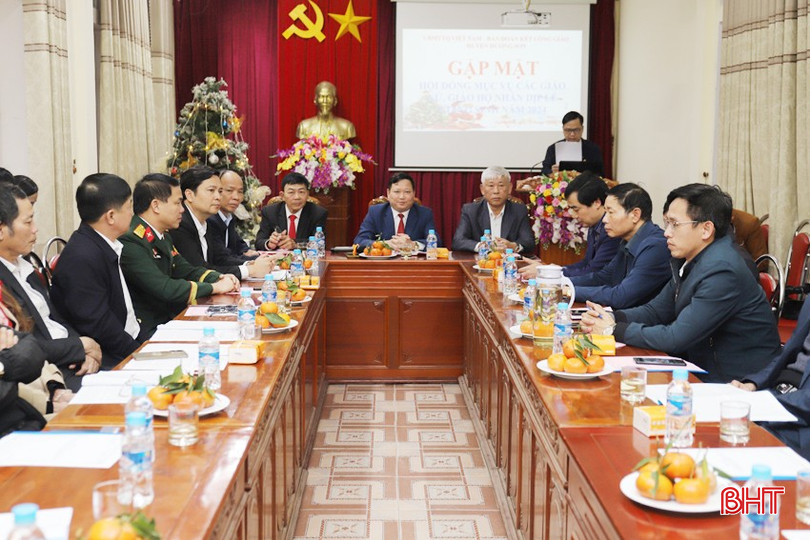Đại biểu tham dự buổi gặp mặt.