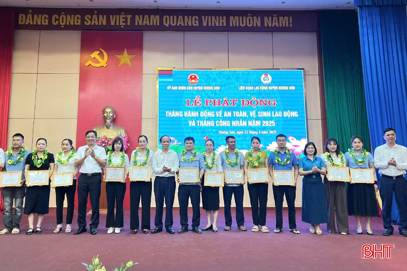 UBND huyện Hương Sơn vinh danh 18 lao động tiêu biểu