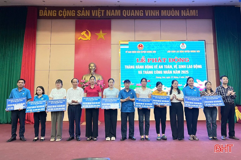 ...trao kinh phí hỗ trợ 9 nhà "Mái ấm công đoàn" cho đoàn viên gặp khó khăn, trị giá 325 triệu đồng.