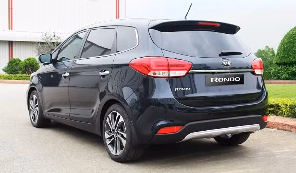 kia rondo 2017 ra mat gia tu 654 trieu dong