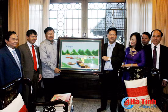 chu tich ubnd tinh ha tinh chao xa giao thu tuong chinh phu chdcnd lao